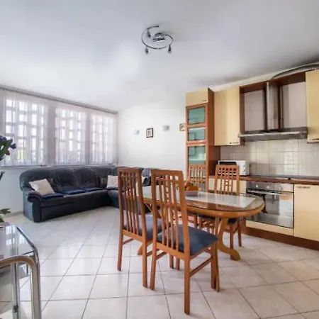 Apartment Close To Everything Need *